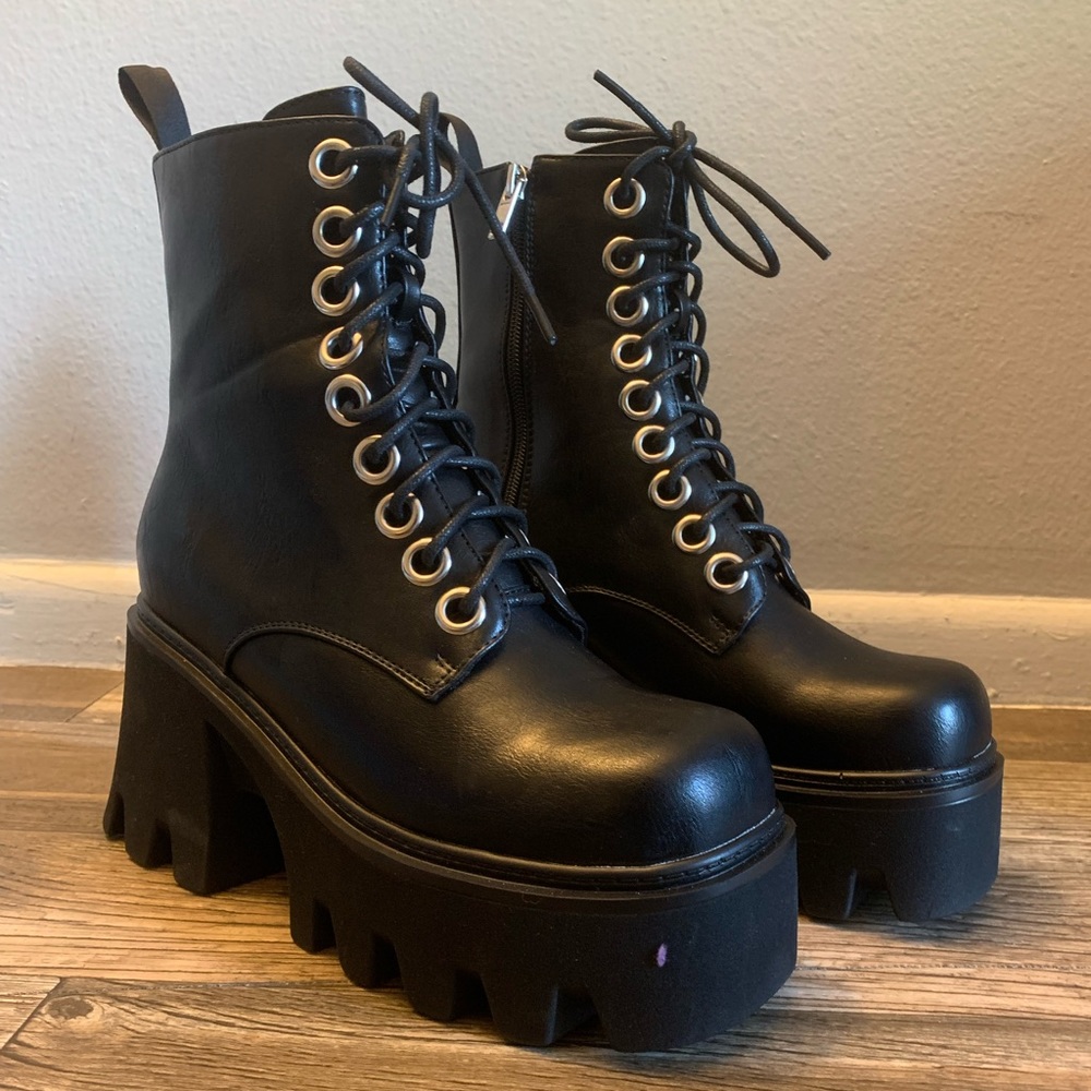 🖤 LAMODA RUN TO YOU PLATFORM CHUNKY LACE UP COMBAT BOOTS 🖤